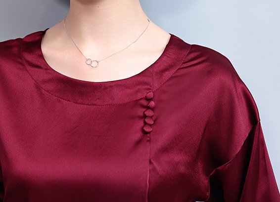 为什么男人都喜欢看女人穿紧身T恤?瞧下图，前凸后翘不失女人味