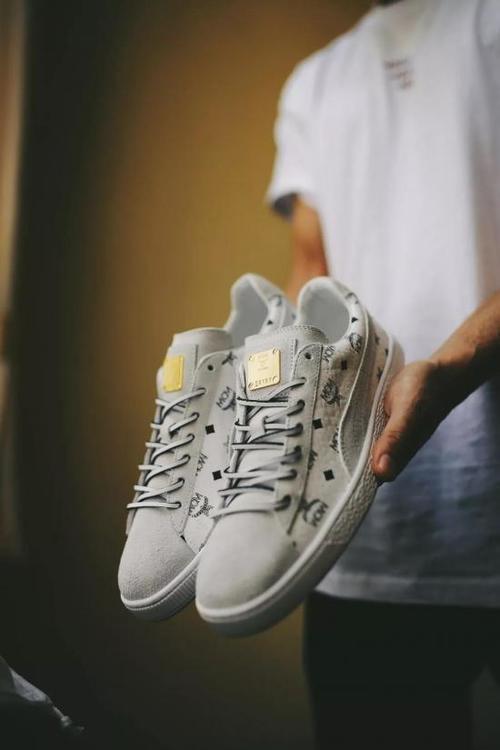 2018流行的运动鞋款式 秋天你怎么能少得了一双经典的板鞋呢