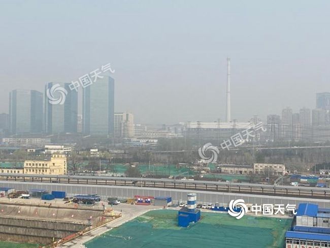  「北京」北京空气质量已达重度污染 后半夜雨水洗刷扩散条件转好
