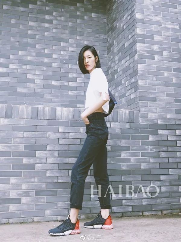 惊艳| 刘雯剪了短发又美又攻?但她的这个地方却一直没变...