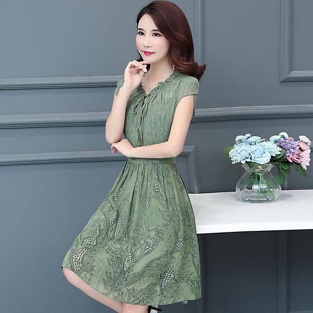 美丽不走光，爱穿裙子的你，要穿就穿这样的连衣裙，上身有气质