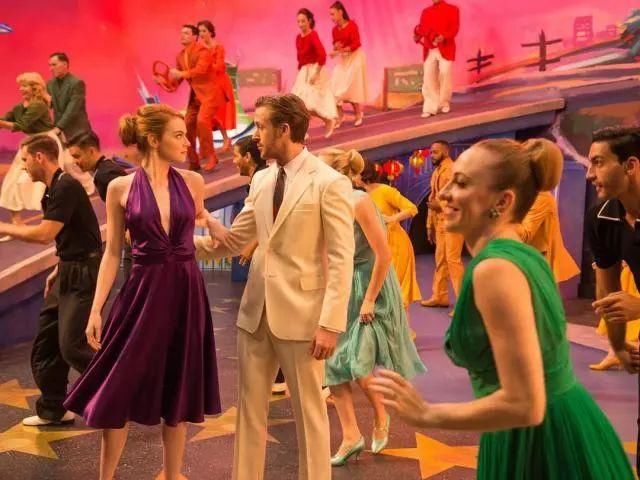 这次我们不谈情说爱，一起来聊聊那些爱情电影中被忽略的时髦搭配