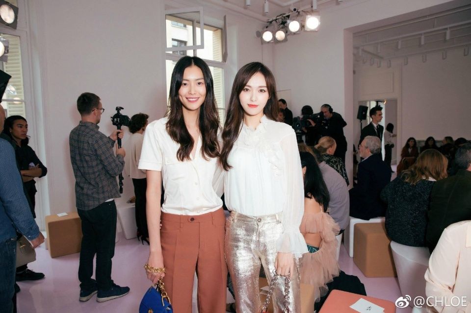 杜鹃真给梁朝伟面子,穿平底鞋现身,和穿高跟的唐嫣同框高下立现