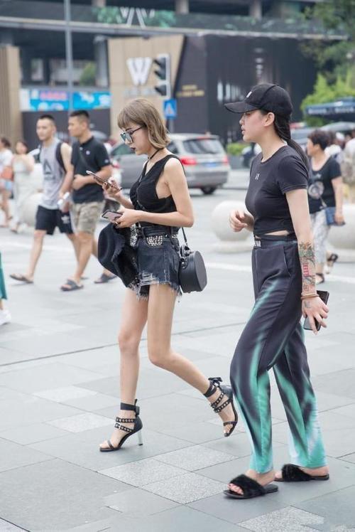 素人街拍：运动风也能让人入迷 最后一位也就看了三分钟