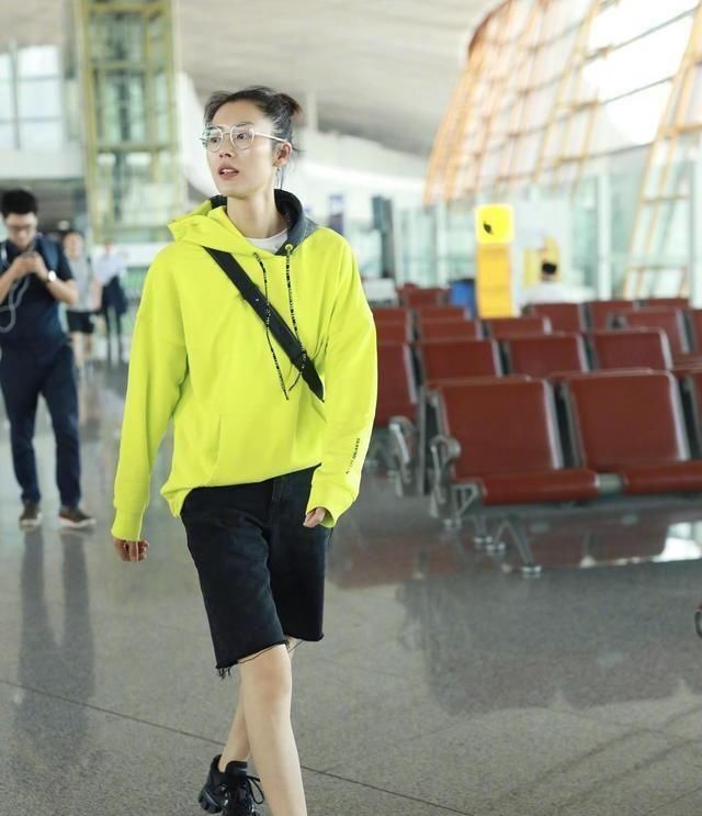  「下半身搭配」大表姐刘雯的高级感太实在，工装裤搭配渔夫帽，简直潮到不行