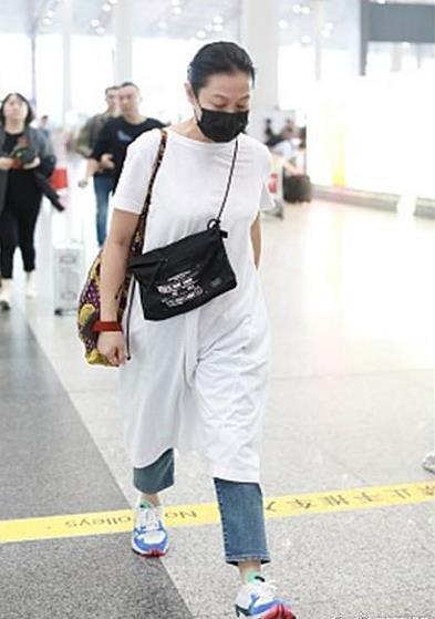 48岁刘若英仍想拼二胎！现身机场被传怀孕，辟谣喊话：希望是真的