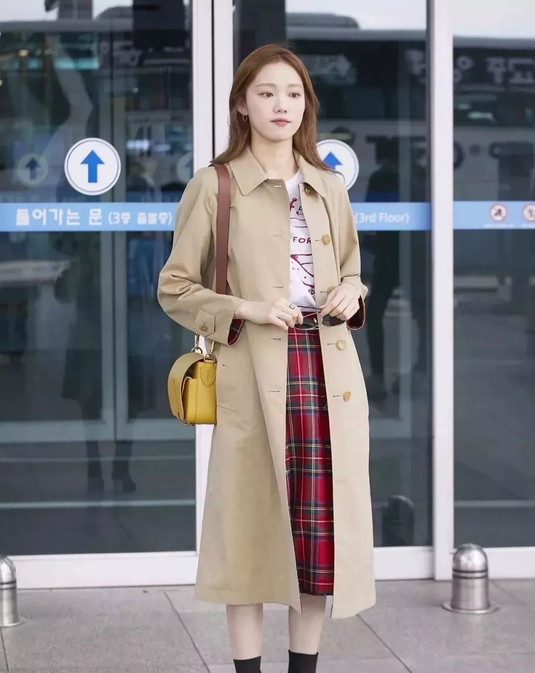  『风衣』T恤搭配:是时候穿T恤了!搭配薄外套美哭了!