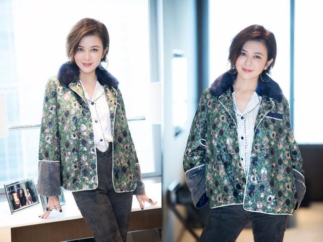 关之琳穿吊带裙太拼了，全身仅用一根绳固定住，网友：56岁也疯狂