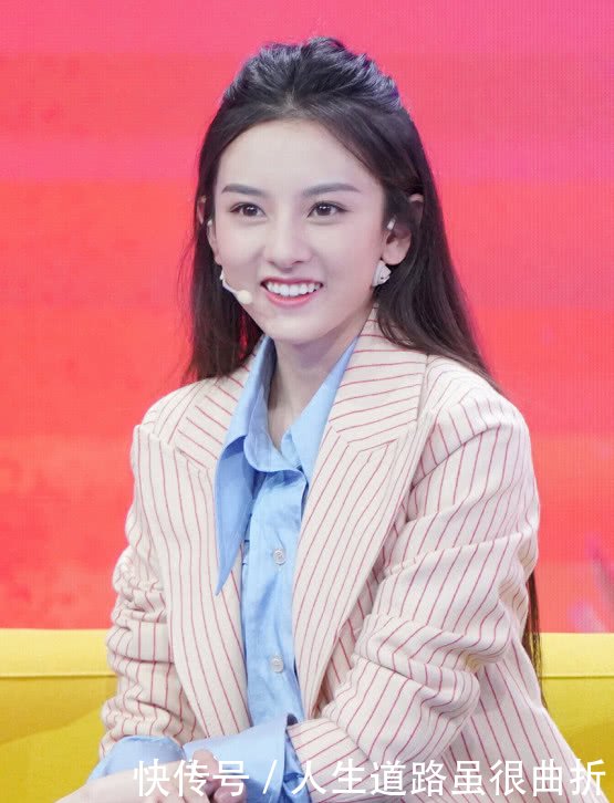 宋祖儿真是节俭！是把长裙剪成了短裙？线头多就算了，做工还粗糙