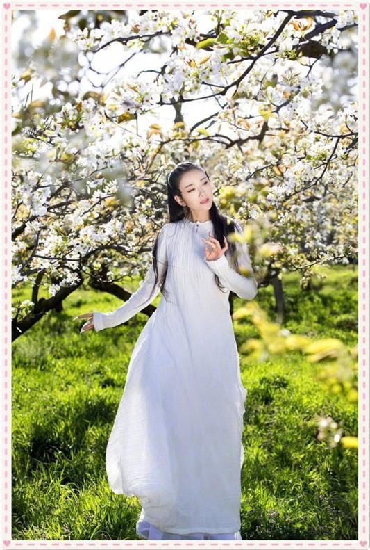 杨丽萍才是扮嫩界鼻祖！60岁照样驾驭粉色裙，网友：这腿是真细！