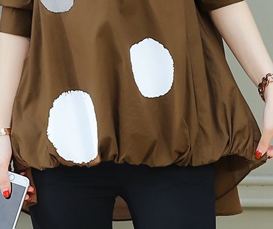 难怪妈妈中秋不穿裙回家!穿这新款小衫，洋气显年轻，哪有58岁