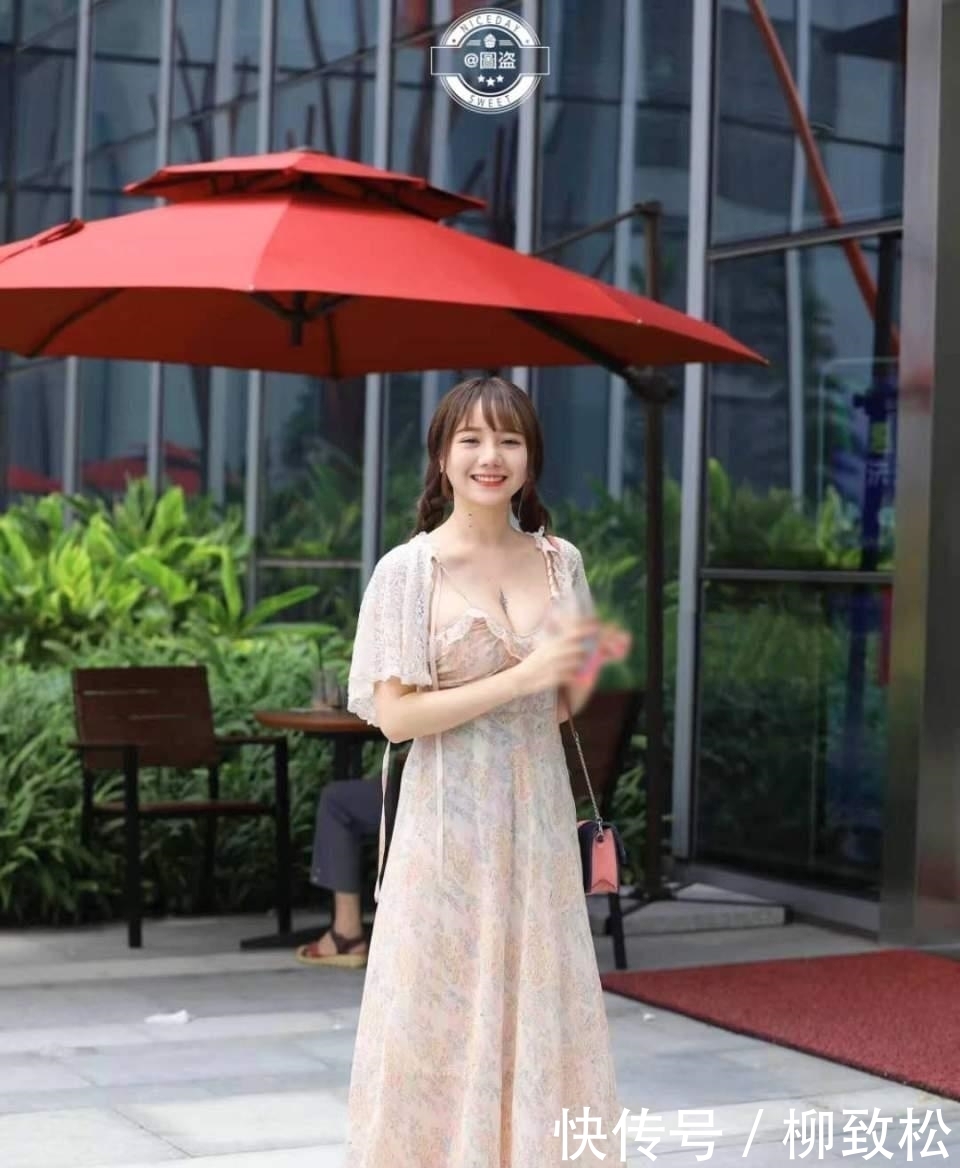 好身材■街拍：好身材的小姐姐把连衣裙穿出个性，也穿出了万种风情！