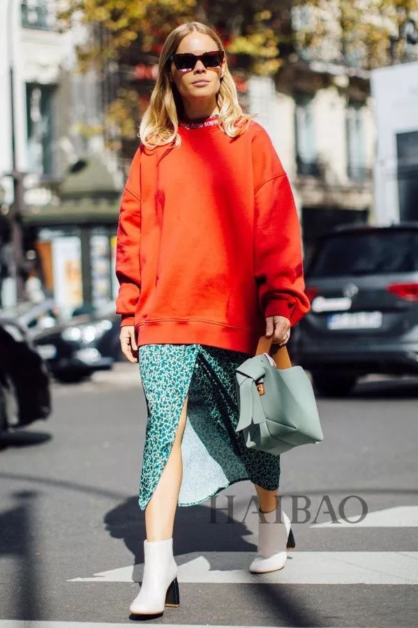 实用| 时尚博主教你早秋穿搭，这样的时髦单品不来一件?