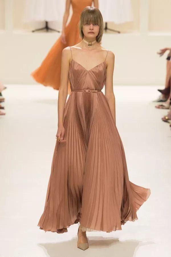 迪奥究竟有什么魔法让景甜如此着迷?