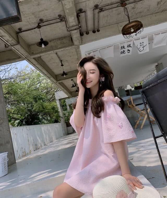  【面料】2020春夏季艳压群芳穿衣搭配，受得了春天风大，还能给你做街边超靓的崽