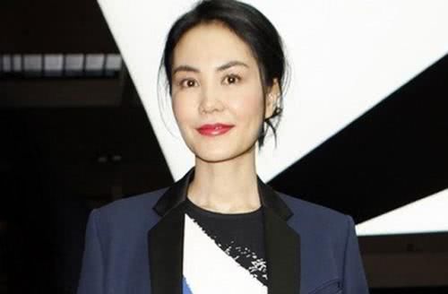 王菲穿的这双奇葩高跟鞋，网友：看着都替她疼！