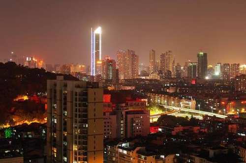 都是沿海省份，为什么福建省的经济发展，不如广东和浙江？