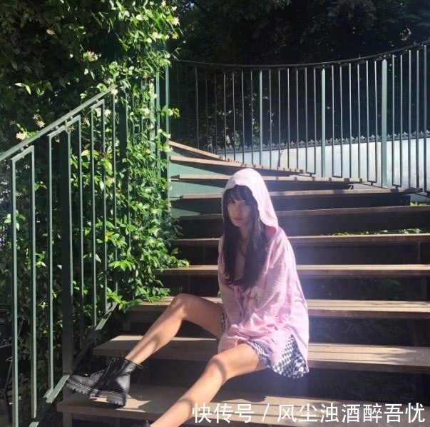 『王鸥』杨幂太大胆！机场穿10CM上衣秀“蚂蚁腰”，身材比王鸥好多了