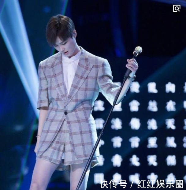 李宇春真强悍！超短裤开缝开到大腿根，网友这腿缝，呵呵了！