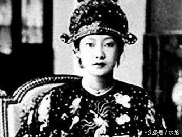 罕见老照片:50年代的穿着在现在看来还是很时尚，男人的梦中情人