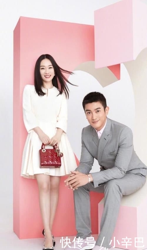 【夫妇】霍思燕夫妇为情人节拍照,穿白色连衣裙秀身材,杜江把铁锁当项链