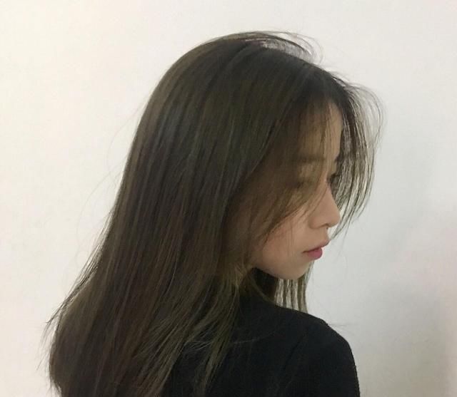  发际■发际线高该怎么办？教你剪遮住发髻线的刘海儿，一瞬间长相都变大了！