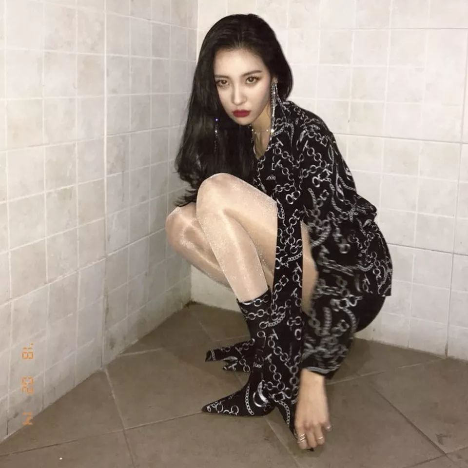 这些S型身材的"蛇精系"美少女也太性感了吧!