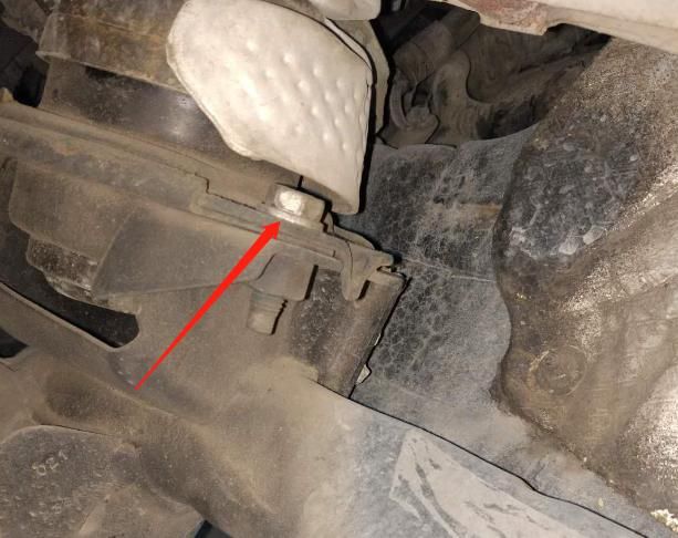  拆卸痕迹@45万买辆V8+6.4L的Jeep大切诺基SRT还值吗?