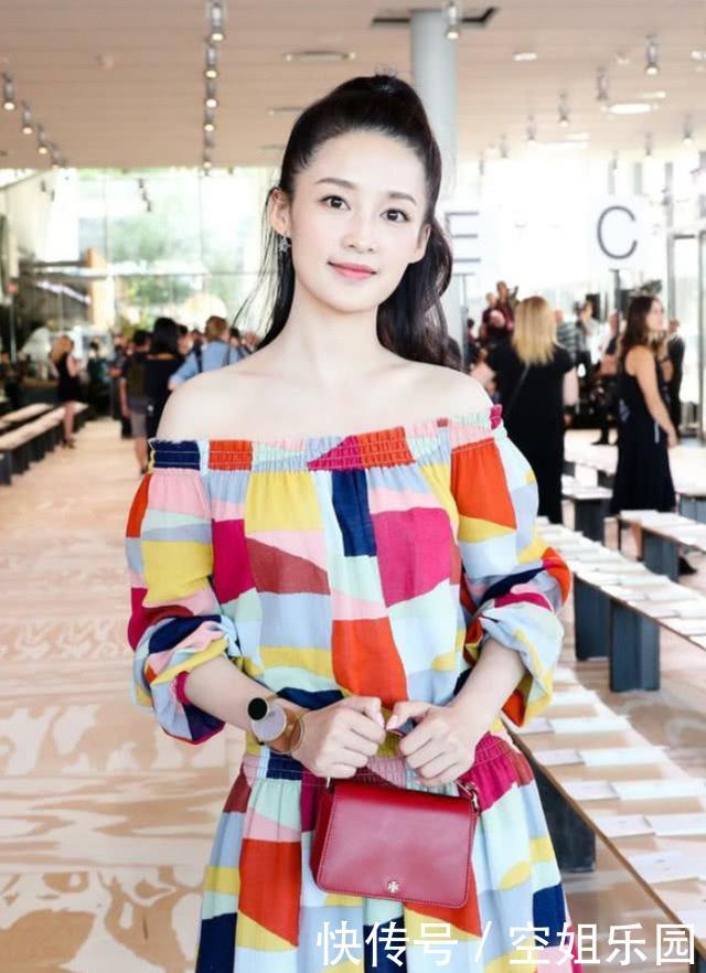 李沁穿着变大胆，衣服挺俏皮，网友：哪都好，就是腰部赘肉暴露了