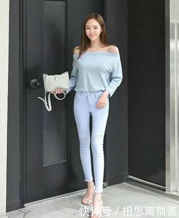 街拍：高挑乖巧可人的美女，清新脱俗又不失性感！