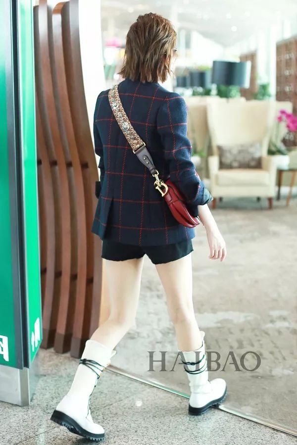 秘籍| 明星都在炫腹秀美腿，但怎么露才更高级?【海报街拍】