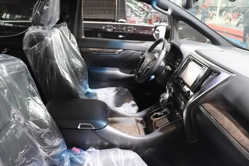  『丰田』有钱人的大玩具，家用选雷克萨斯LM还是丰田埃尔法？