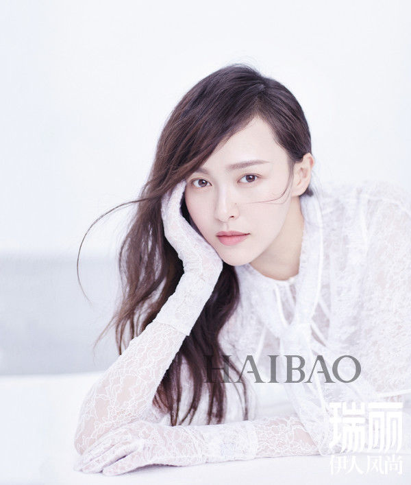 唐嫣携新剧回归亮相《瑞丽伊人风尚》封面,白