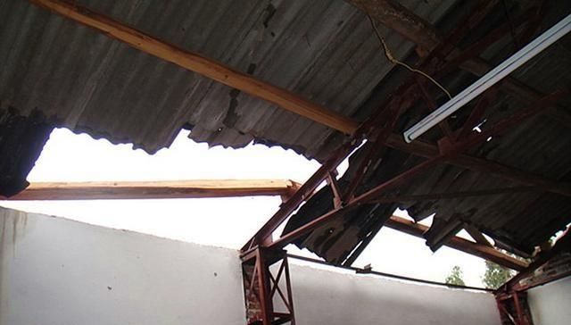  房子|农村还有人敢用石棉瓦做屋顶？看到它藏在里面，才知道危害