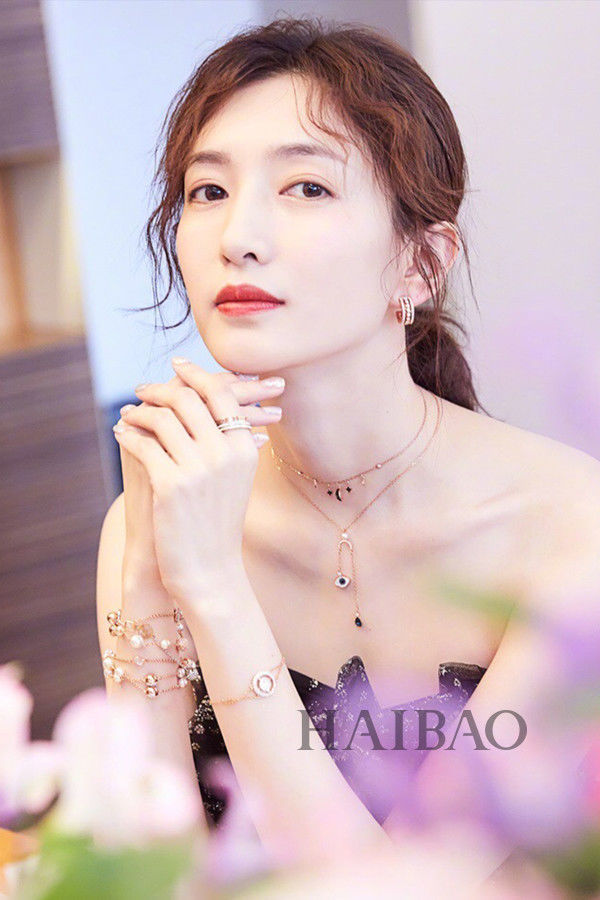 赵丽颖和江疏影疯狂Pick“碎卷刘海”，比空气刘海更洋气减龄又俏