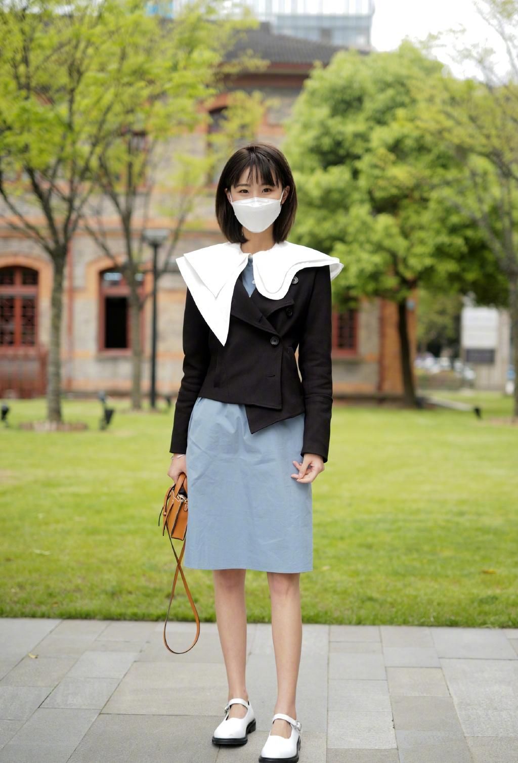 『美女』美女街拍:你见过山水饮过风声 说余生山水再不相逢