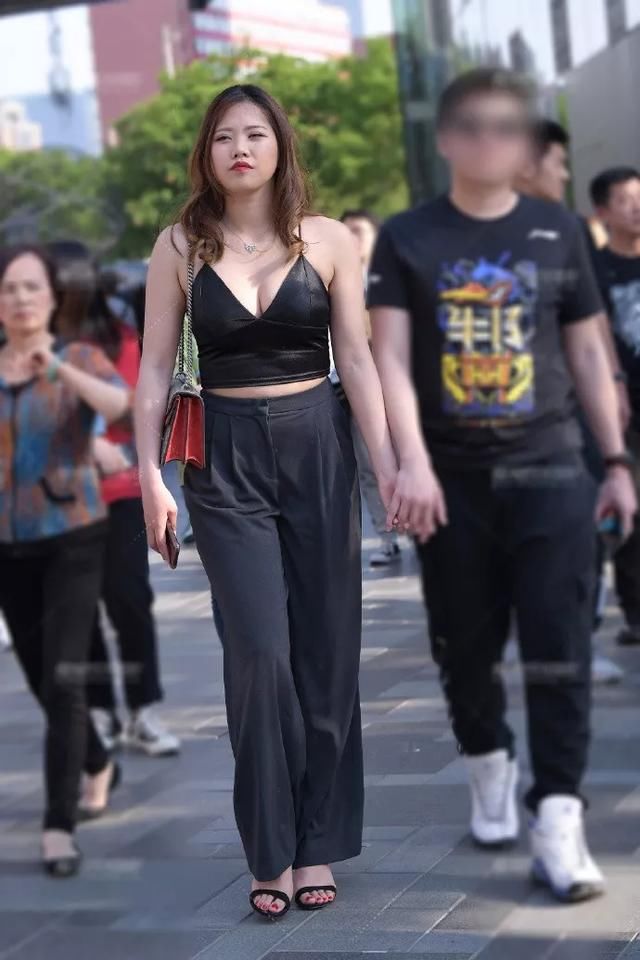  [搭配一双]美女穿搭高跟鞋，怎么搭配都好看