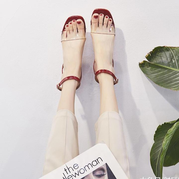 不要穿毁脚的尖头细高跟了, 复古的方头粗跟鞋, 才是真爱