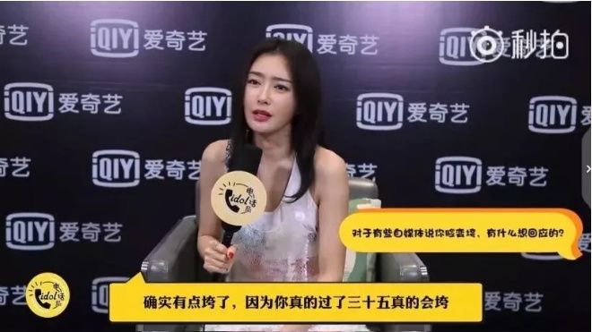 50岁的邱淑贞被嘲像大妈，为何都在盲目追求“少女感”?