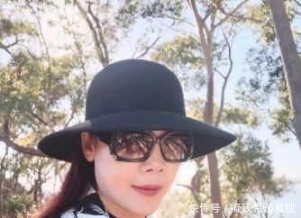 #少女#53岁田震近照曝光,梳双马尾扮少女,却被松垮皮肤抢镜