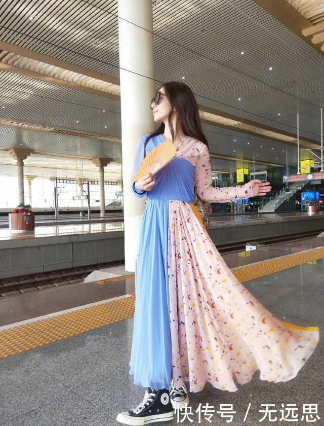 马苏真大胆! 穿的牛仔短裤都破成这样完全遮不住 网友: 还不如不