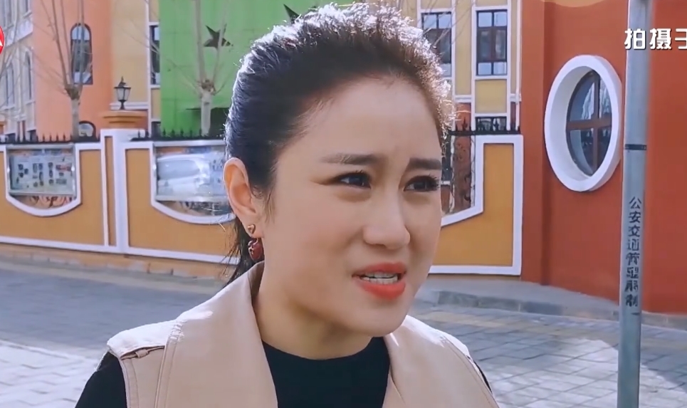  #段子#综艺赚钱这么容易？《欢乐喜剧人》白鸽看词念段子，且不是原创