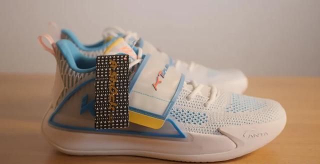  『水花二代』三百块入手国产好鞋！设计大升级 配置不逊色千元旗舰款