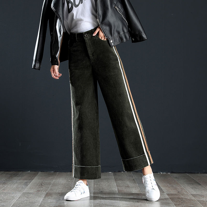 小脚裤过时了，今秋流行“阔腿直筒裤”，搭洋气小衫，美嫩又吸睛