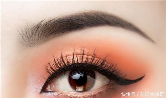  『眼妆』今天的眼妆分享,请你们注意查收!快点来学吧,简单易学一学就会。