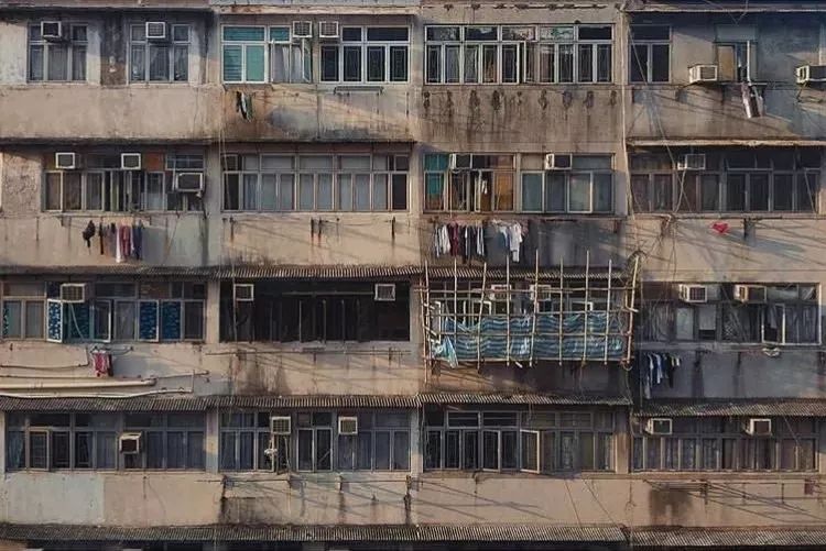 没见过香港的“棺材房”，就别说自己过得不幸福