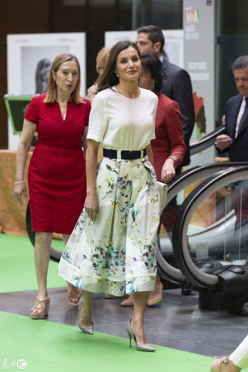 莱蒂齐亚王后碎花裙太大气 网友:怪不得国王都听他的!