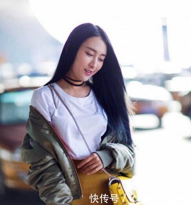 马苏真会玩！短裤短得只剩一个“三角形”，网友大腿根都快露了