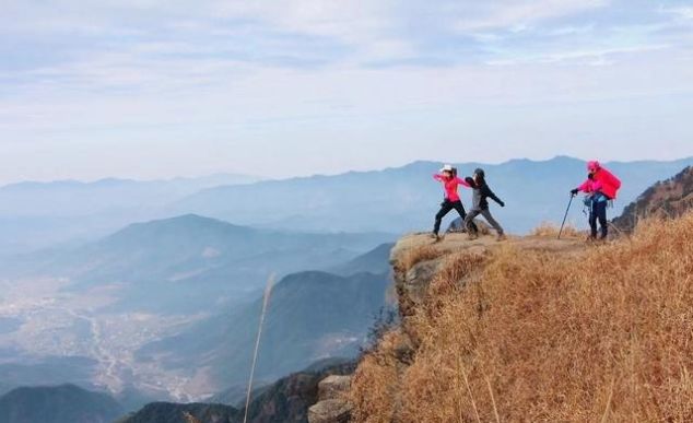 与中国五大名山相比，江西这座山一点也不逊色，却低调得令人心疼