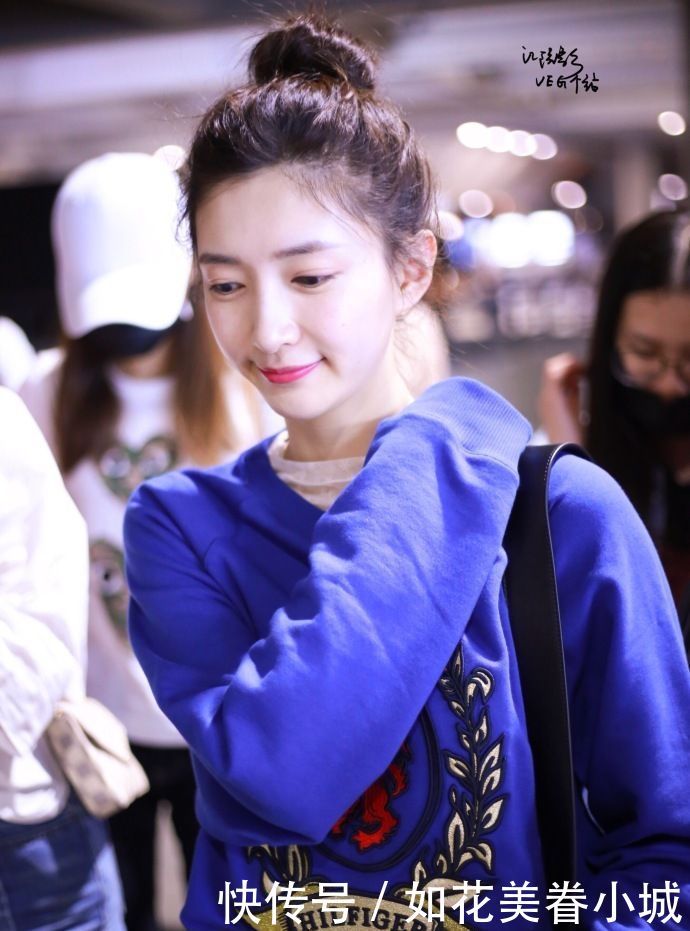 江疏影真凹！裙子短到大腿根秀美腿，网友直呼：敢蹲下吗？